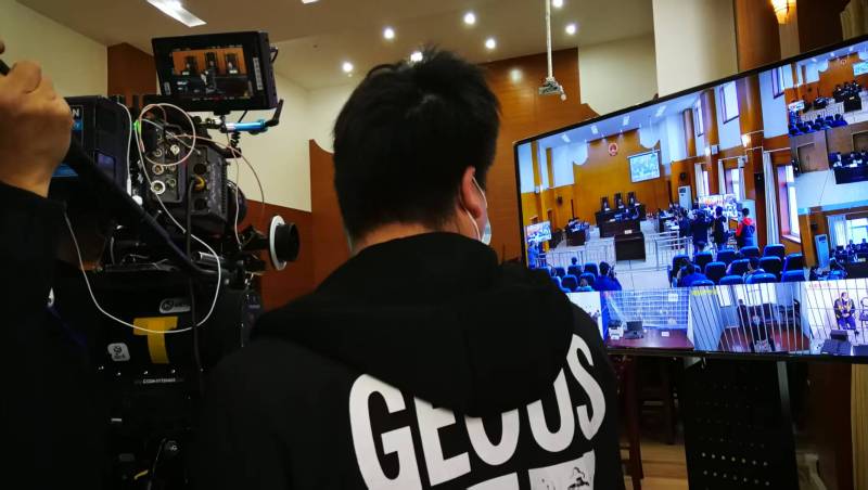 AI生成VS人工创意——康保县广告片拍摄公司的技术浪漫主义实践